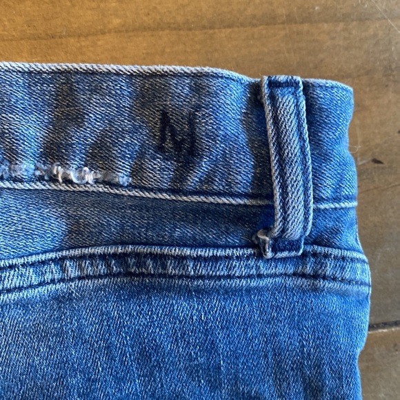 Distressed Denim Shorts Madison light wash summer casual size 6 - Picture 5 of 7